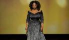 Oprah Winfrey ist die Queen der US-Talkshows. Einmal auf ihrer Couch Platz genommen, kitzelt sie aus jedem Promi die intimsten Geheimnisse heraus - man denke nur an den legendären Sofa-Hüpfer von Tom Cruise. Winfrey ist eine lebende Legende im US-Showbusiness, sie ist zu Recht unter den Top 100. Im September 2011 wird die letzte Folge ihrer Talkshow laufen. Ihre letzten Gäste werden übrigens die Obamas sein. Foto: dpa