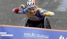 Die Schweizerin Edith Hunkeler belegte unter den Frauen in der Kategorie Rollstuhlfahrer beim New York City Marathon den ersten Platz. Foto: ap