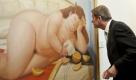 ARCHIV: Aussenminister Guido Westerwelle (FDP) betrachet in Bogota (Kolumbien) im Museo Botero das Bild 'La Carta' des Kuenstlers Fernando Botero aus dem Jahr 1976 (Foto vom 14.07.11). Westerwelle feiert am Dienstag (27.12.11) seinen 50. Geburtstag.
Foto: Michael Gottschalk/dapd Foto: dapd