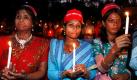 Am Abend vor dem heutigen internationalen Frauentag nehmen Opfer von Säureangriffen in Dhaka, Bangladesch, an einer Mahnwache gegen Gewalt gegen Frauen teil. Säureattacken gibt es noch oft in Kambodscha, Afghanistan, Indien, Bangladesch, Pakistan und den umliegenden Ländern. 80 Prozent der Opfer sind weiblich, 40 Prozent haben das 18. Lebensjahr noch nicht vollendet.  Foto: dpa