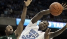 North Carolina's Ed Davis reaches for the ball between Michigan State's Raymar Morgan and Delvon Roe, rear, during the second half of an NCAA college basketball game in Chapel Hill, N.C., Tuesday, Dec. 1, 2009. North Carolina won 89-82. (AP Photo/Gerry Broome) Foto: ap