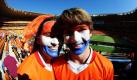 Niederländische Fans warten im Soccer City Stadion in Johannesburg auf den Anpfiff: Im ersten Vorrundenspiel der Gruppe E müssen die Niederlande gegen Dänemark ran. Foto: dpa