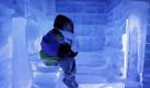 A South Korean boy sits on the ice toilet at Ice Gallery in Seoul, South Korea, Tuesday, Aug. 3, 2010. The sweltering heat continues for the recent several days in Seoul. (AP Photo/ Lee Jin-man)


 Foto: ap
