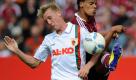 Axel Bellinghausen (FC Augsburg): Er geht dahin, wo es wehtut. Axel Bellinghausen ist vielleicht nicht der begnadetste Techniker, aber er gibt keinen Ball verloren und stellt sich immer in den Dienst der Mannschaft. «Axel reißt die Kollegen und das Publikum mit. Unter einhundert Prozent geht bei ihm nicht», sagt Pressesprecher Schmitz über den 28-Jährigen Abwehrspieler. Und die Fans honorieren das. Foto: dapd