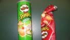 Sieht harmlos aus, hat es aber in sich: Selbst in Chipspackungen verstecken die Drogendealer ihre Ware. Foto: Zoll
