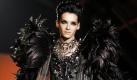 Der schwarze Engel: Bill Kaulitz von Tokio Hotel als Model auf der Mailänder Modewoche. Foto: dpa