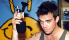 A recent undated handout photo of British pop star Robbie Williams, who it is reported Monday 28th August 2000, was attacked in a bar brawl which left one of his friends stabbed. The singer was hit over the head with a chair in a 20-man punch-up in the upmarket resort of St Tropez in the South of France. Robbie was drinking with 10 friends in a bar when three men began taunting him, according to reports. Meanwhile today the singer plays disc jockey on the London Capital Radio station during which he will play his favourite records. dpa

*kein 'drugs' foto gefunden aber hier sieht er irgendwie rebellisch aus oder?
:) Foto: dpa