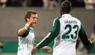 ... da erlöste Peter Pekarik (links) die Wolfsburger mit der 1:0-Führung. Nach einem Doppelschlag durch Josué und Marcel Schäfer war alles klar. Foto: dpa