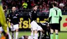 Beim Fußball-Bundesligaspiel zwischen Mainz und Stuttgart brachte Jens Lehmann einen Mainzer Spieler zu Fall. Dafür sah der Torhüter die rote Karte und Mainz bekam einen Elfmeter. Ach ja: Das Spiel endete mit 1:1.  Foto: ddp
