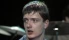Wie Jimi Hendrix starb auch er sehr früh:Ian Curtis begründete mit seiner Band Joy Division Ende der 1970er Jahre den Indierock - und erhängte sich dann. Die zweiteilige Arte-Dokumentation hat durchaus ein Faible für solch tragische Helden. Foto: ARTE F/Jérôme de Missolz
