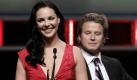 Moderator Billy Bush war sichtlich amüsiert und half ihr, den Träger zu fixieren. Foto: ap