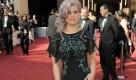Mit ihrem Kleid inklusive farblich abgestimmtem Schmuck und Nagellack machte Kelly Osbourne nichts verkehrt. Aber die Frisur? Grau-lila und altbacken gestylt wollte das so gar nicht dazu passen. Foto: ddp images