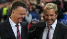 Vor dem Spiel unterhalten sich Bayern-Coach van Gaal (l) und Basels Trainer Thorsten Fink gut gelaunt. Foto: dpa