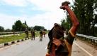 Ein Moslem aus Kaschmir hält einen Stein in der Hand, während er bei einer Kundgebung in Srinagar gegen die Besatzung der indischen Kaschmirregion protestiert. Foto: ap
