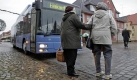 Der Einkaufsbus brachte diese zwei älteren Damen nach Jessen. Foto: dpa