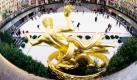 Berühmt ist das Rockefeller Center ebenfalls für seine Eisbahn zu Weihnachten. Jedes Jahr strömen unzählige Besucher zum Eislaufen und Einkaufen hierher. Außerdem wird der berühmte Weihnachtsbaum an diesem Ort erleuchtet. Foto: srt/Archivbild