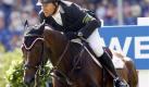 Das Weltcup-Springen im italienischen Verona ist nach einem Unglücksfall angebrochen worden. Hickstead, das Pferd von Olympiasieger Eric Lamaze aus Kanada, brach nach absolvierten Parcours beim Ausritt zusammen und starb in wenigen Sekunden. Die Todesursache ist noch unklar. Lamaze und Hickstead waren das 22. Paar am Start. Neben ihrer olympischen Goldmedaille 2008 sammelte das Paar weitere herausragende Erfolge, darunter auch die Bronzemedaille bei den Weltreiterspielen in Kentucky 2010. Lamaze steht zurzeit an der Spitze der Weltrangliste. Verona ist die vierte der zwölf Weltcup-Stationen in der Saison 2011/2012. Foto: dapd