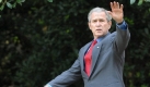 Und Tschüss: Er wird nicht mehr gebraucht. Und ist wahrscheinlich auch ganz froh darüber. Hat Ex-US-Präsident George W. Bush doch schon während seiner Amtszeit lieber Zeit auf seiner Ranche verbracht als im Oval Office. Angeblich ist er in die Geschichte eingegangen als der Präsident mit den meisten Urlaubstagen. Foto: dpa