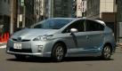 Unterwegs Richtung Regierungsviertel von Tokio surrt der Plug-in-Prius sanft vor sich hin. Erst langsam nimmt an diesem Morgen der Verkehr zu. Als es kurz auf eine Beschleunigungsspur geht und der blaue Saubermann Vollgas bekommt, setzt der Verbrennungsmotor ein.  Foto: press-inform