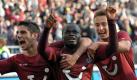 Hannovers Last-Minute-Treffer durch Didier Ya Konan (Mitte) brachte 96 den Sieg gegen Borussia Dortmund. Das 1:1 durch Karim Haggui fiel ebenfalls erst in der Schlussphase. Hannovers Moral in der Schlussphase machte gegen den Deutschen Meister den Unterschied. Foto: dpa