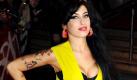 Die britische Sängerin Amy Winehouse hat der Zeitung Sun zufolge das Wochenende in einem Krankenhaus verbracht. Nachdem Winehouse in jüngster Vergangenheit wieder häufig tief ins Glas geguckt haben soll, begab sich die 26-Jährige am Freitag in die London Clinic - der Liebe wegen. Ihr neuer Freund, der englische Filmproduzent Reg Traviss, habe gedroht, sie wieder zu verlassen, wenn sie nicht mit dem Alkohol aufhöre. Foto: dpa