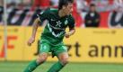 WM-Star Mesut Özil hielt sich bei Bremens 4:0-Erfolg im Spiel bei Rot-Weiß Ahlen zurück. Der Pflichtsieg war vielleicht trotzdem ein besonderes Spiel für ihn:Weil Real Madrid ihn kaufen will, war es möglicherweise Özils letzter Auftritt im Werder-Trikot. Foto: ddp