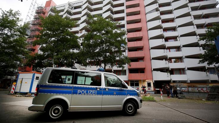 Ein festgenommener Tunesier soll in diesem Kölner Hochhaus biologische Waffen in seiner Wohnung hergestellt haben.