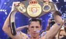 Boxweltmeister Felix Sturm hat seinen WM-Gürtel verteidigt. Im Kampf gegen Herausforderer Ronald Hearns siegte Sturm durch Technischen K.o., der in der Bilanz nun 35 von 38 Profikämpfen gewonnen hat. Foto: dpa