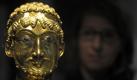 Die vergoldete Bronzefigur Cappenberger Barbarossakopf, die etwa aus dem Jahr 1150 stammt, wird in der Ausstellung Die Staufer und Italien im Reiss-Engelhorn-Museum in Mannheim präsentiert. Die Staufer gelten als das bedeutendste europäische Herrschergeschlecht des 12. und 13. Jahrhunderts. Eröffnet wird die Ausstellung der Länder Baden-Württemberg, Rheinland-Pfalz und Hessen am kommenden Sonntag. Zeit haben Besucher noch bis zum 20. Februar 2011, die Exponate zu begutachten. Foto: dpa