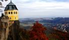 Ein Teil der Festung Königstein im Elbsandsteingebirge, die einen schönen Überblick über die umliegende herbstliche Landschaft zulässt. In den nächsten Tagen soll es im Osten der Republik trocken und sonnig werden. Foto: dapd