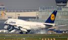 Eine Boeing 747 der Lufthansa landet auf dem Flughafen Frankfurt am Main. Foto: dpa