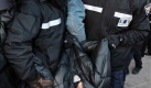 A member of the main opposition Democratic Party is detained by police offices after scuffling with Parliament security officials at the National Assembly in Seoul, South Korea, Saturday, Jan. 3, 2009. Lawmakers scuffled with security guards when the guards moved in to forcibly remove opposition legislators who had been camped out in parliament for nine days in a standoff with President Lee Myung-bak's ruling party. (AP Photo/ Yonhap, Hwang Kwang-mo) ** KOREA OUT ** Foto: ap