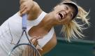 Die russische Tennisspielerin Maria Sharapova schlägt während ihres Matches gegen die Tschechin Klara Zakopalova in Wimbledon lautstark auf. Foto: dapd