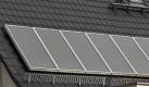 Eine Solaranlage ist am Mittwoch, 3. Maerz 2010, in Dresden, Sachsen, auf dem Dach eines Hauses zu sehen. Der Bundestag hat ueber eine Kuerzung der Subventionen fuer Solaranlagen entschieden. (apn Photo/Matthias Rietschel) Solar energy cells fixed on the roof of a residential building are seen in Dresden, Germany, Wednesday, March 3, 2010. (apn Photo/Matthias Rietschel) Foto: ap