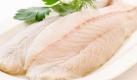 2011:  Fisch ist gesund. Leider aber auch ein Lebensmittel, bei dem ordentlich getrickst wird. So ist Speisefisch der Sorte Pangasius mit wasserbindenden Zusatzstoffen versetzt worden. Auf diese Weise werden die Fischfilets schwerer. Das ist legal. Allerdings müssen entsprechende Zusatzstoffe auf der Verpackung vermerkt werden. Tester eines Lebensmittelabors haben nachgewiesen, dass die Unternehmen sich nicht daran halten. Foto: ddp images