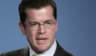 Bundeswirtschaftsminister Karl-Theodor zu Guttenberg spricht auf dem Tag der Deutschen Industrie in Berlin. Obwohl der Neubau von Atomkraftwerken in Deutschland verboten ist, lässt das Bundeswirtschaftsministerium neueste Reaktortypen erforschen. Dies meldete die Financial Times Deutschland. Foto: ap