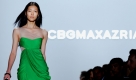 BCBG MAX AZRIA: Das Designerpaar Max und Lubov Azria wissen, was junge Frauen wollen: enge Kleider, fließende Stoffe und extravagante Details. Promis wie Solange Knowles und Amanda Bynes sind bereits süchtig. Foto: dpa