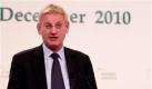 Sweden's Minister of Foreign Affairs Carl Bildt speaks in a forum on the changing nature of security issues in the Middle East on Sunday, Dec. 5, 2010, at the International Institute for Strategic Studies' global security forum in Manama, Bahrain. (AP Photo/ Hasan Jamali) Foto: ap