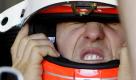 Mercedes-Fahrer Michael Schumacher justiert seinen Helm vor dem Start der Trainingsläufe für das Formel-1-Rennen am Wochenende in Melbourne. Foto: ap