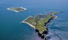 Die rund 1300 Einwohner der Nordseeinsel Helgoland stimmen über eine mögliche Vergrößerung von Deutschlands einziger Hochseeinsel ab. Sie entscheiden darüber, ob sie eine Landverbindung von der Hauptinsel zur vorgelagerten Nebeninsel Düne wollen oder nicht. Foto: dapd