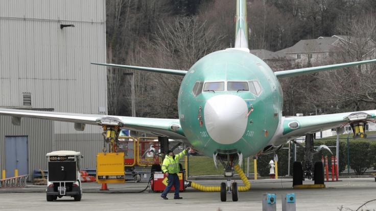 ine Boeing 737 MAX 8 steht vor dem Boeing Fertigungswerk.