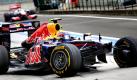 Red-Bull-Pilot Mark Webber hat sich übermütig beim freien Training in Budapest Nase und Frontflügel seines Rennwagens abgefahren. Foto: dpa
