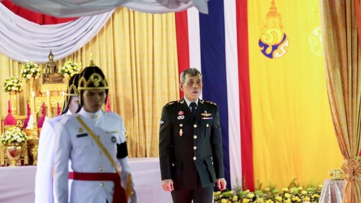 Superreich, Stinkreich, Mega-Superstinkreich, Maha Vajiralongkorn!