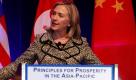 Die amerikanische Außenministerin Hillary Clinton spricht vor der amerikanischen Handelskammer in Hongkong (China). In ihrer Rede versuchte Clinton die asiatischen Finanzmärkte zu beruhigen, indem sie versicherte, dass die USA trotz Schuldenkrise wirtschaftlich gesund seien. Foto: dpa