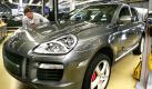 Porsches Geländewagen Cayenne trägt zwar die Fahrgestellnummer L, die für Leipzig steht. Doch das Blech wird im slowakischen Bratislava gebogen und lackiert, die Sitze kommen aus Amerika und das Getriebe läuft in Japan vom Band. Dennoch: Das Label Made in Germany bleibt Porsche erhalten, da die Endmontage in Deutschland stattfindet. Foto: dpa
