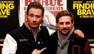 Fernsehstar und MTV-Moderator Klaas Heufer-Umlauf (rechts) hat einen Kurzfilm gedreht. Heufer-Umlauf spielt darin selbst die Hauptrolle. Finding Brave ist ein scheinbarer Dokumentarfilm, der den Protagonisten auf der Suche nach dem Sänger Dick Brave zeigt. Dick Brave ist das Alter Ego von Sänger Sascha Schmitz alias Sasha (links). Gestern lief die Premiere in Berlin, heute zeigt ProSieben den Film im Anschluss an TV Total. Foto: dapd