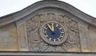In ihrem weltweiten Rundumschlag stellte Moody's auch die Commerzbank, die Deutschen Bank samt Postbank, die DekaBank, die genossenschaftlichen Spitzeninstitute DZ und WGZ, die LBBW, die Landesbank Hessen-Thüringen sowie die Norddeutsche Landesbank unter Beobachtung. Foto: Johannes Himstedt Foto: dpa