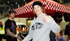 Entspannte Fahrer nach der Show. Sebastian Busty Wolter (l.) und Kai Haase. Busty Wolter ist der beste deutsche FMX-Fahrer und Kai Haase ist einer der kommenden Stars. Den High-Air-Contest hat er in Leipzig für sich entschieden. Foto: news.de
