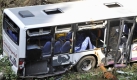 Bei dem schweren Busunfall sind iN Radevormwald mindesten fünf Menschen ums Leben gekommen. Dazu seien etwa 14 Personen verletzt worden, teilte ein Polizeisprecher mit. Foto: ddp