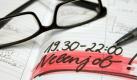 Zwei Drittel der Studenten verdienen sich neben dem Studium etwas dazu. Zuviel darf das aber nicht sein. (Bild: Mascha Brichta/dpa/tmn) Foto: dpa